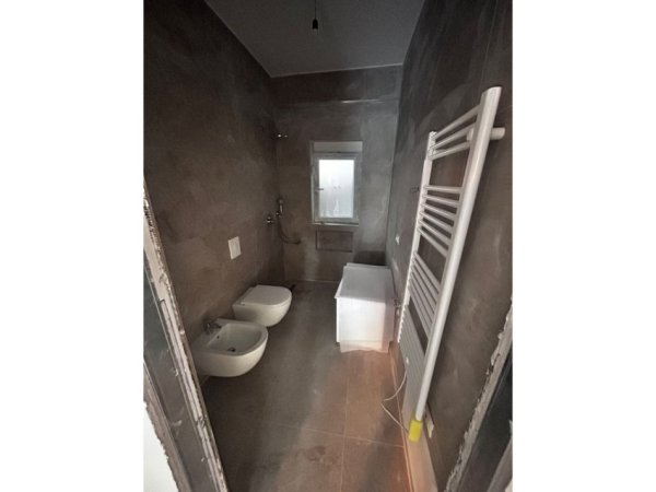 Tirane, jepet me qera apartament 1+1+Ballkon Kati 1, 55 m² 400 € (Selite)