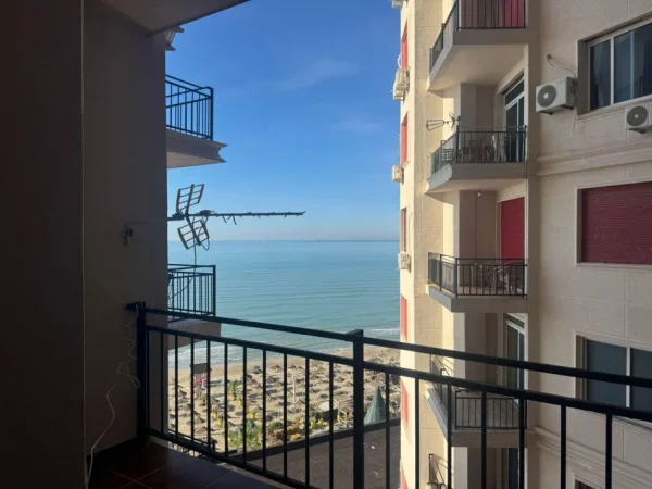 Durres, jepet me qera apartament 1+1 Kati 8, 70 m² 300 € (SHKEMBI KAVAJES)