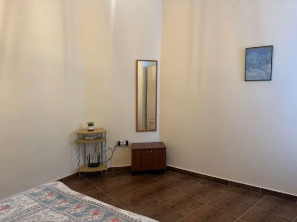 Durres, jepet me qera apartament 1+1 Kati 8, 70 m² 300 € (SHKEMBI KAVAJES)