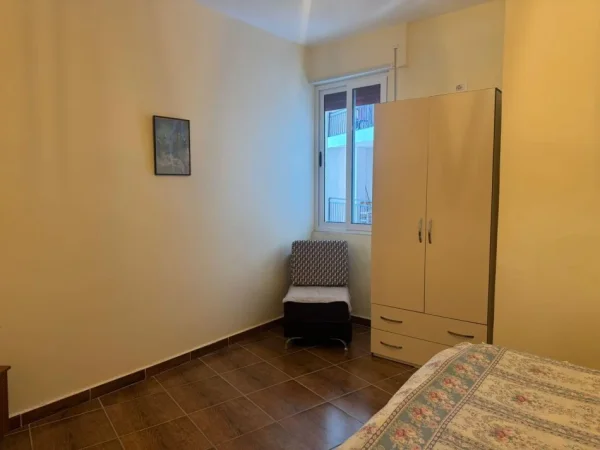 Durres, jepet me qera apartament 1+1 Kati 8, 70 m² 300 € (SHKEMBI KAVAJES)