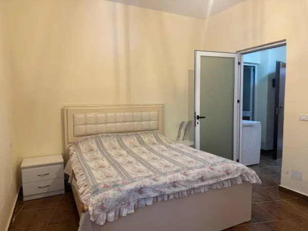 Durres, jepet me qera apartament 1+1 Kati 8, 70 m² 300 € (SHKEMBI KAVAJES)