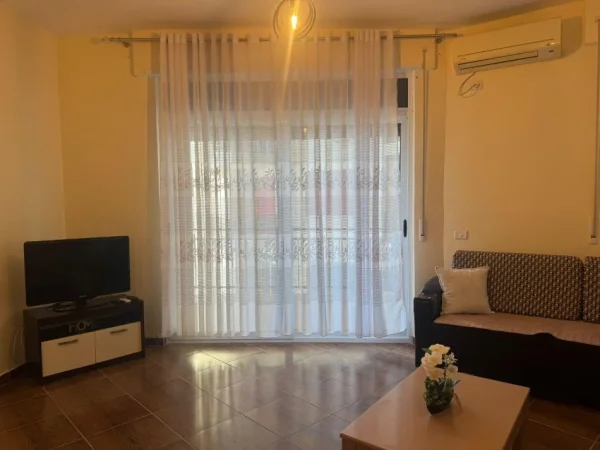 Durres, jepet me qera apartament 1+1 Kati 8, 70 m² 300 € (SHKEMBI KAVAJES)