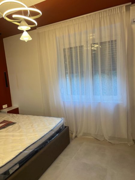 Tirane, jepet me qera apartament 2+1 , 90 m² 800 € (Ura e Tabakëve)