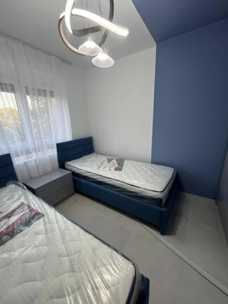 Tirane, jepet me qera apartament 2+1 , 90 m² 800 € (Ura e Tabakëve)