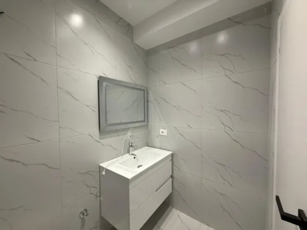 Tirane, shitet apartament 1+1 Kati 1, 53 m² 145.000 € (Rruga Medar Shtylla)