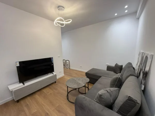 Tirane, shitet apartament 1+1 Kati 1, 53 m² 145.000 € (Rruga Medar Shtylla)