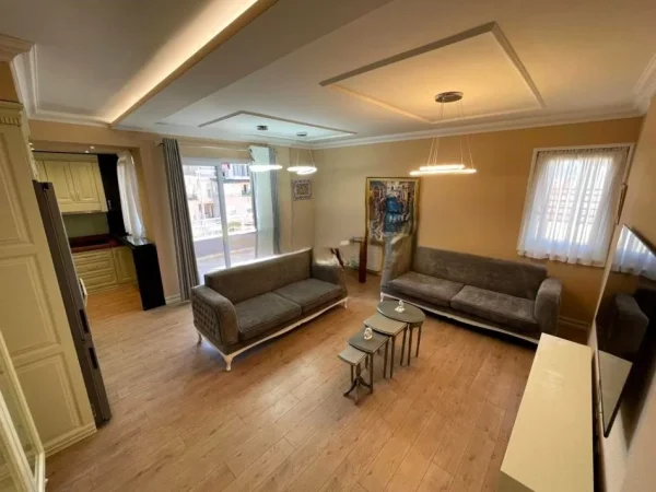 Tirane, jepet me qera apartament 3+1 Kati 5, 126 m² 1.000 € (liqeni thate)