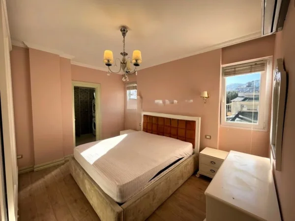 Tirane, jepet me qera apartament 3+1 Kati 5, 126 m² 1.000 € (liqeni thate)