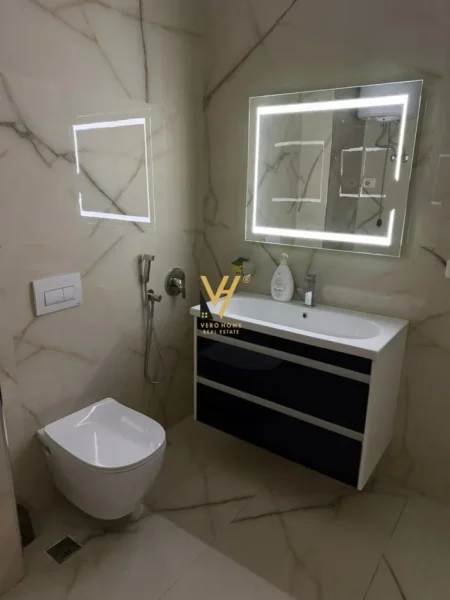 Tirane, jepet me qera apartament 2+1+Ballkon Kati 4, 95 m² 700 € (SELITE)