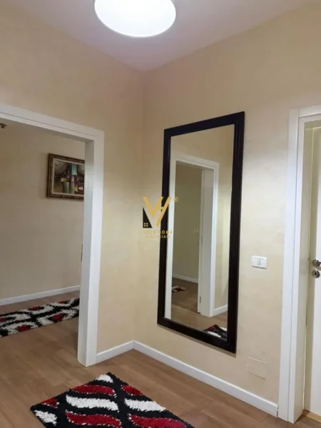 Tirane, jepet me qera apartament 2+1+Ballkon Kati 4, 95 m² 700 € (SELITE)