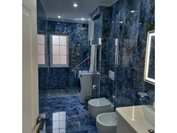 Tirane, jepet me qera apartament 1+1+Ballkon Kati 4, 70 m² 770 € (Rruga Margarita Tutulani)