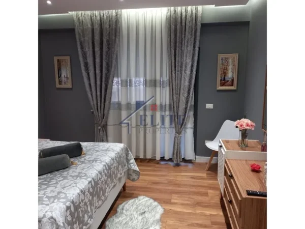 Tirane, jepet me qera apartament 1+1+Ballkon Kati 4, 70 m² 770 € (Rruga Margarita Tutulani)