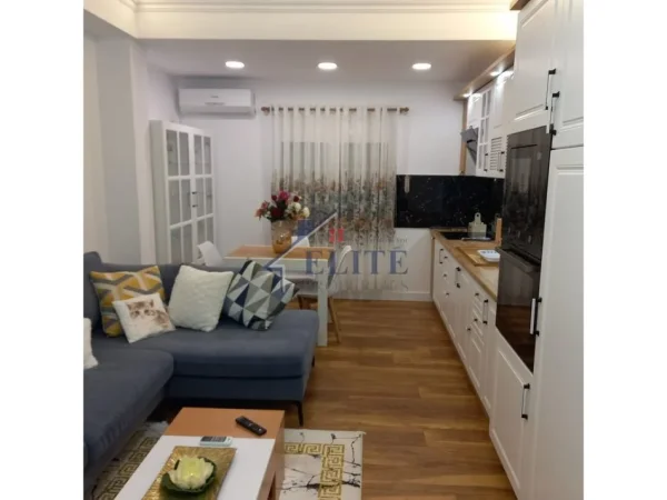 Tirane, jepet me qera apartament 1+1+Ballkon Kati 4, 70 m² 770 € (Rruga Margarita Tutulani)