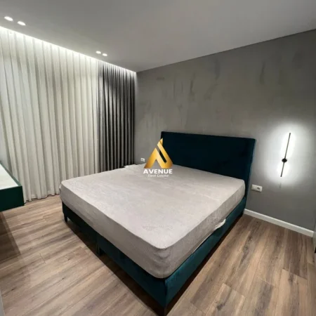 Tirane, jepet me qera apartament 2+1+Ballkon Kati 7, 84 m² 700 € (rruga e dafinave)