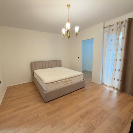 Tirane, jepet me qera apartament 1+1 Kati 1, 70 m² 600 € (Rruga Petro Nini Luarasi)