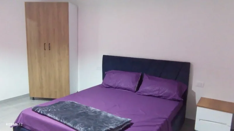 Tirane, jepet me qera ditore ose javore apartament duplex Kati 2, 50 €