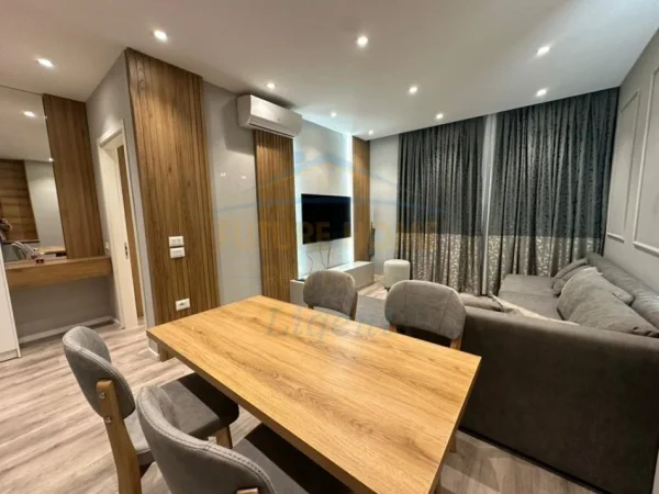 Tirane, jepet me qera apartament 1+1+Ballkon Kati 2, 60 m² 700 € (Shkolla e Kuqe)