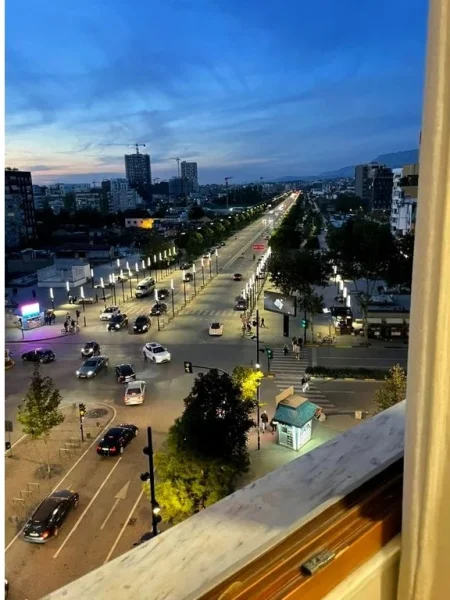 Tirane, jepet me qera apartament 1+1 Kati 5, 70 m² 850 € (Zogu i Pare)