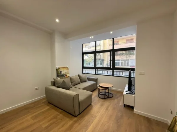 Tirane, shitet apartament 1+1 Kati 1, 40 m² 125.000 € (Rruga Medar Shtylla)