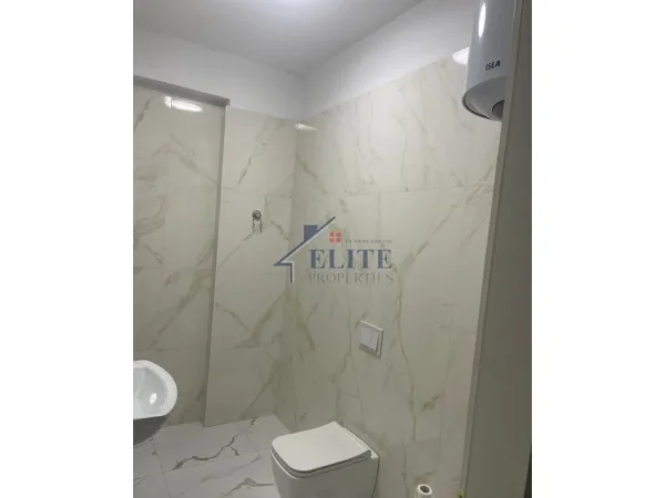Tirane, jepet me qera apartament 1+1+Ballkon Kati 1, 60 m² 500 € (Liqeni i Thate)