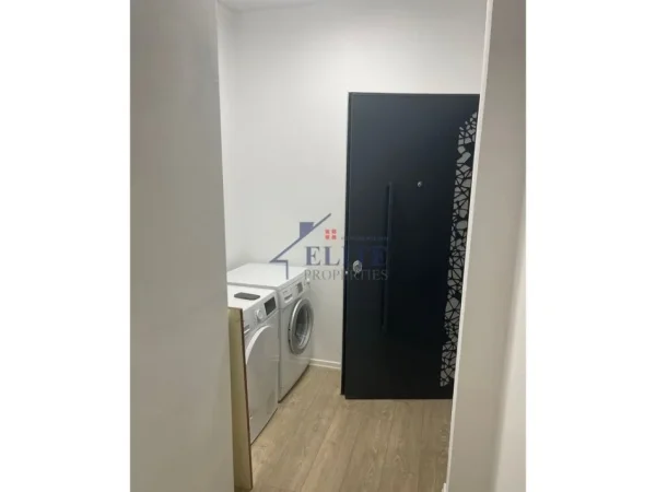 Tirane, jepet me qera apartament 1+1+Ballkon Kati 1, 60 m² 500 € (Liqeni i Thate)