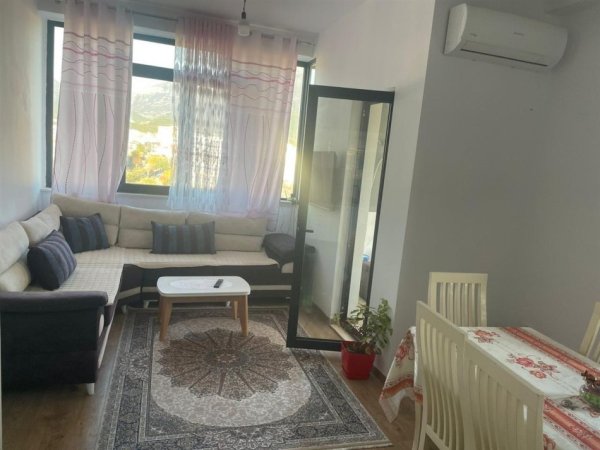 Tirane, jepet me qera apartament 2+1+Ballkon Kati 8, 100 m² 700 € (Porcelan/Rruga Xhanfize Keko)