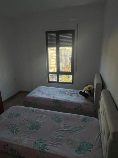 Tirane, jepet me qera apartament 2+1+Ballkon Kati 8, 100 m² 700 € (Porcelan/Rruga Xhanfize Keko)