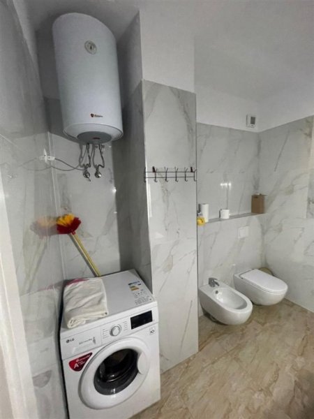 Tirane, jepet me qera apartament 2+1+Ballkon Kati 8, 100 m² 700 € (Porcelan/Rruga Xhanfize Keko)