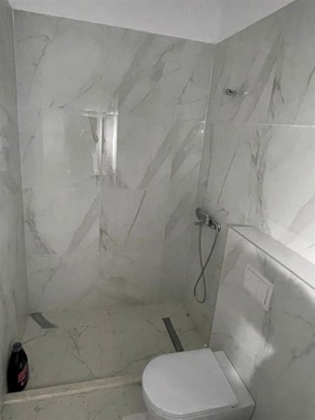 Tirane, jepet me qera apartament 2+1+Ballkon Kati 8, 100 m² 700 € (Porcelan/Rruga Xhanfize Keko)