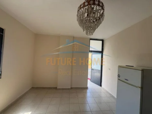 Shkembi Kavajes, shitet apartament 1+1 Kati 4, 52 m² 65.000 €