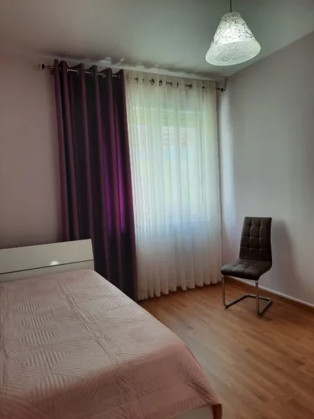 Tirane, jepet me qera apartament 2+1+Ballkon , 130 m² 900 € (Kopshti Zologjik)