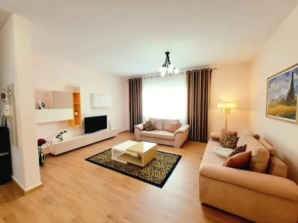 Tirane, jepet me qera apartament 2+1+Ballkon , 130 m² 900 € (Kopshti Zologjik)