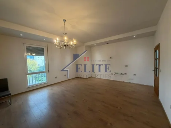 Tirane, jepet me qera apartament 2+1+Ballkon Kati 5, 110 m² 1.400 € (Garda e Republikes)