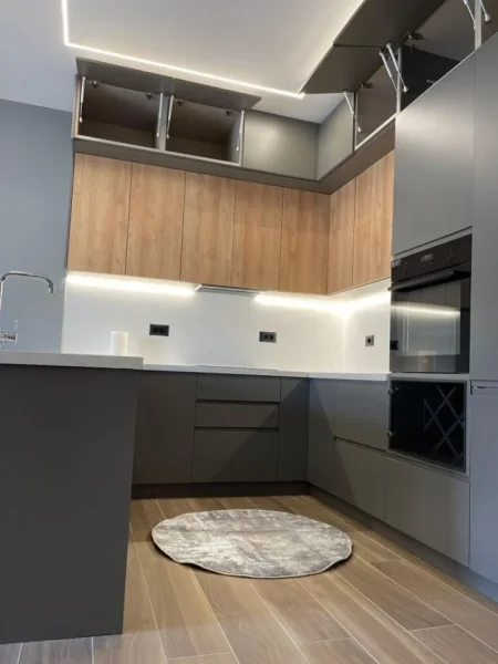 Tirane, jepet me qera apartament 2+1 Kati 3, 160 m² 1.650 € (TEG.)