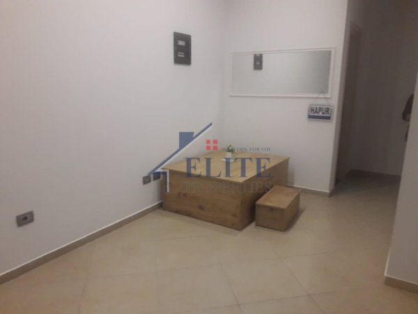 Tirane, jepet me qera dyqan Kati 0, 30 m² 310 € (Rruga Ura)