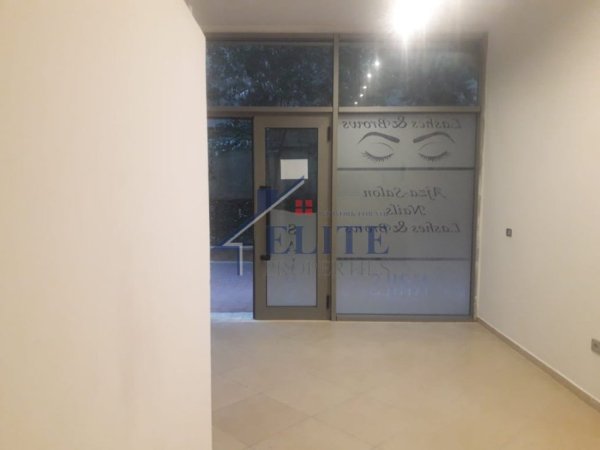 Tirane, jepet me qera dyqan Kati 0, 30 m² 310 € (Rruga Ura)