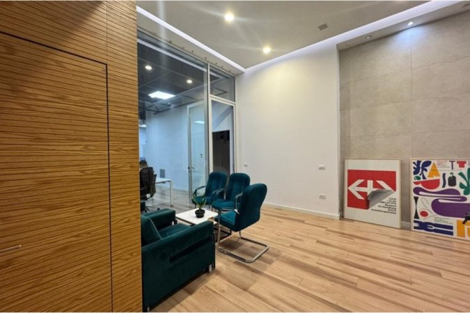 Tirane, jepet me qera zyre Kati 0, 220 m² 2.000 € (Kopshti Zoologjik)