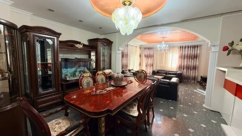 Tirane, jepet me qera apartament 3+1 , 125 m² 700 € (Komuna e parisit)