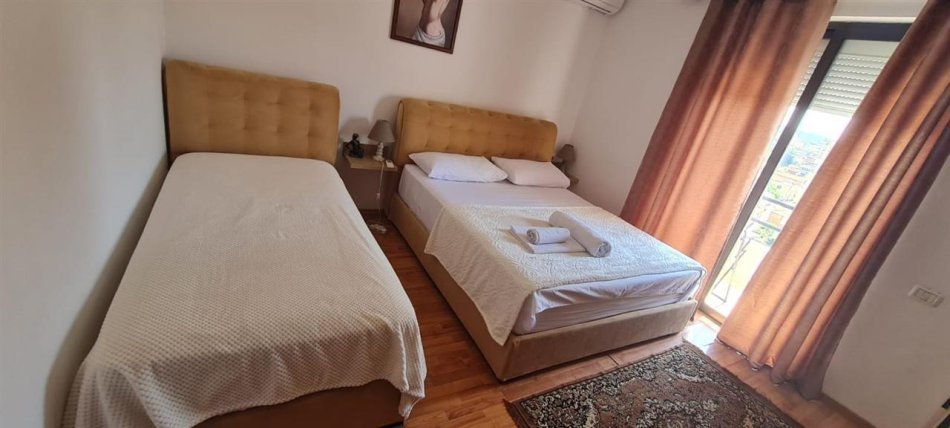 Tirane, jepet me qera apartament 1+1+Ballkon Kati 7, 70 m² 550 € (Rruga Gjon Buzuku /Pas Viles Gold)