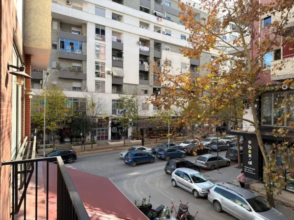 Tirane, jepet me qera apartament 1+1+Ballkon Kati 2, 60 m² 500 € (ASTIR)