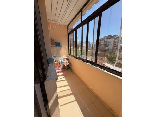 Shqiperi, jepet me qera apartament 2+1 Kati 3, 110 m² 570 € (Shkolla e Kuqe)