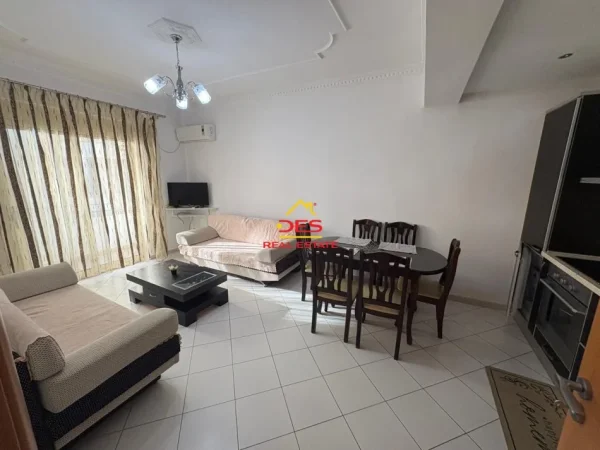 Vlore, jepet me qera apartament 1+1+Ballkon Kati 4, 70 m² 400 € (Rruga Rushit Gurishova)