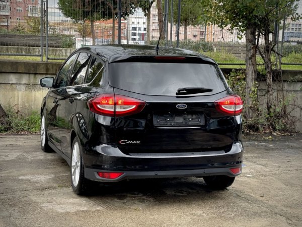 Tirane, shes makine Ford C-Max Titanium Nafte, e zeze automatik Klima 196.000 km 8.900 €