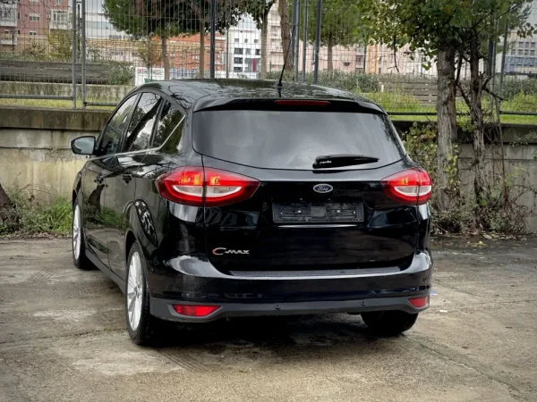 Tirane, shes makine Ford C-Max Titanium Nafte, e zeze automatik Klima 196.000 km 8.900 €