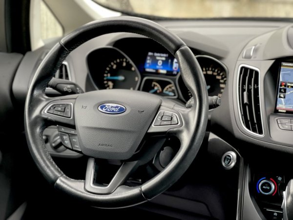 Tirane, shes makine Ford C-Max Titanium Nafte, e zeze automatik Klima 196.000 km 8.900 €