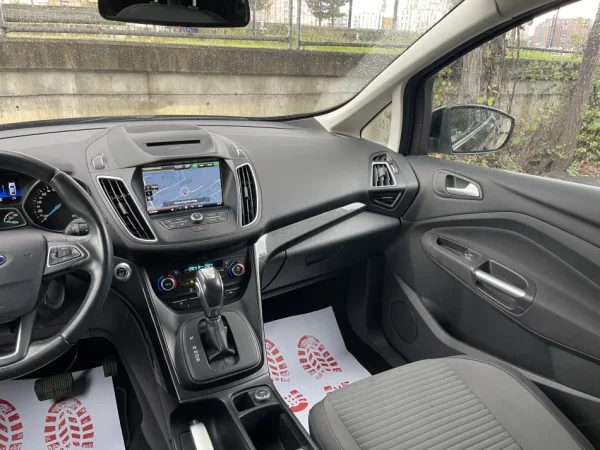 Tirane, shes makine Ford C-Max Titanium Nafte, e zeze automatik Klima 196.000 km 8.900 €