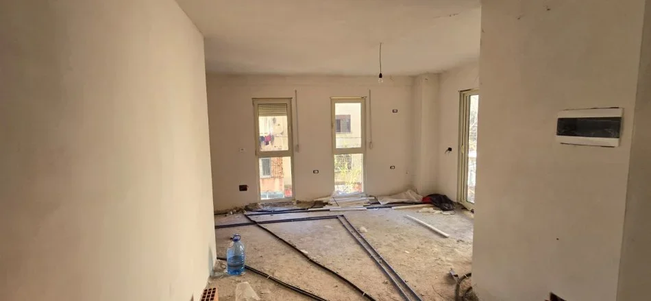 Tirane, shitet apartament 2+1 Kati 2, 179.000 € 