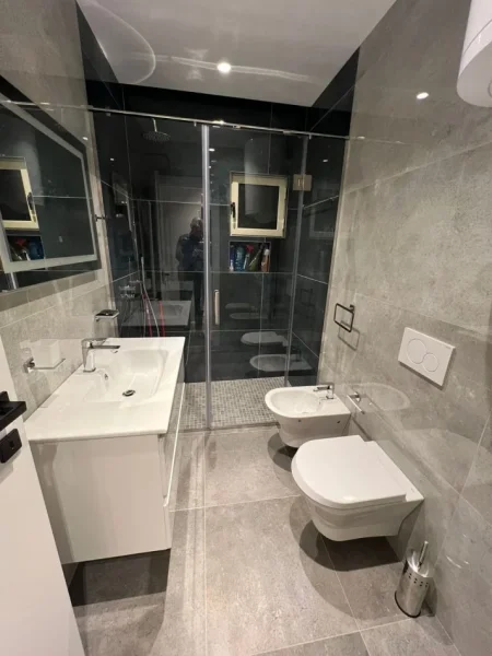 Tirane, jepet me qera apartament 2+1 Kati 7, 80 m² 700 € (sh Fusha e Aviacionit)