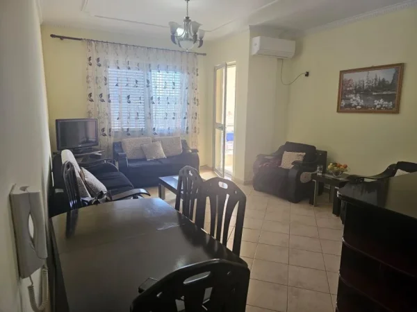 Tirane, jepet me qera apartament 2+1 Kati 3, 600 € 