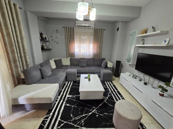 OKAZION: SHITET APARTAMENT 2 + 1 /ZONA : POGRADEC